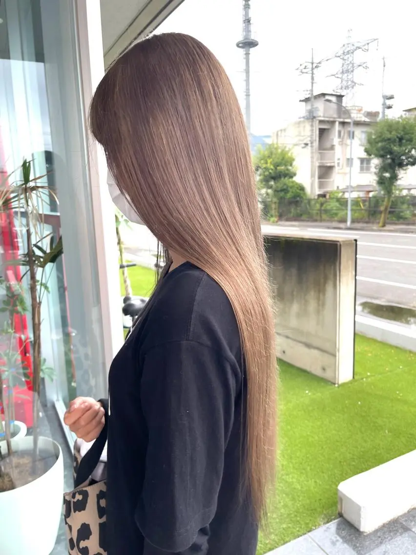 ロング カラー ベージュカラー ミルクティーベージュ 清水 亮太/赤み消しカラーのヘアスタイル