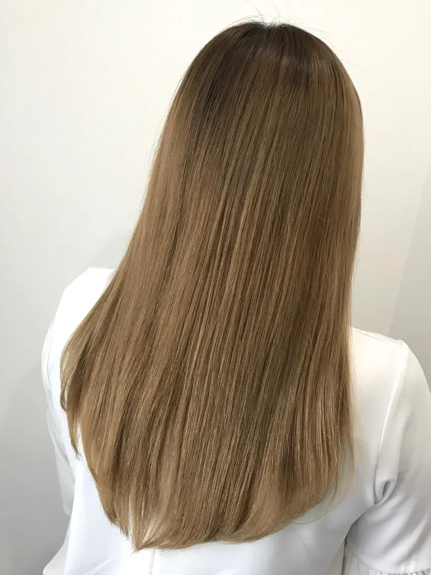 ロング カラー ベージュカラー ブリーチ 若杉 諒のヘアスタイル