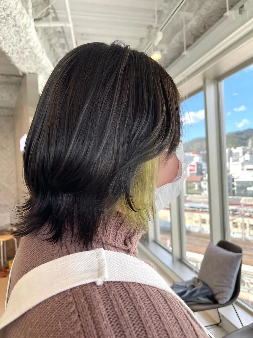 ショート カラー イヤリングカラー ヘアカラー トリートメント himeka🪽 ブリーチ/のヘアスタイル