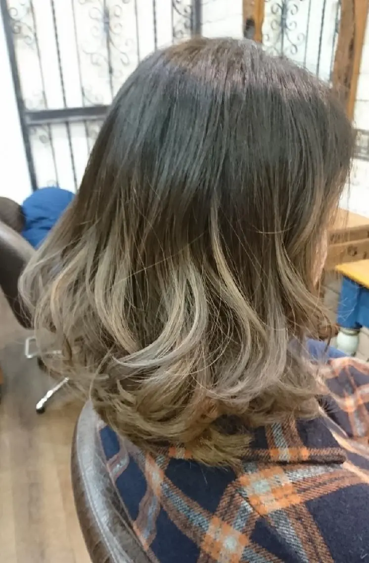 ミディアム カラー パーマ ヘアアレンジ メンズ メンズハイライト グラデーションカラー ハイライトカラー ハイライト まとまり💯悩み改善 ★松本尚弥★店長のヘアスタイル