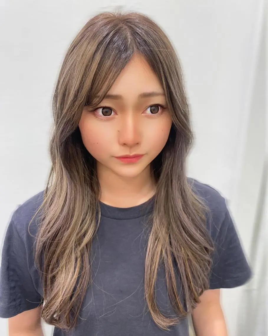 ロング カラー 編み込みエクステ シールエクステ アッシュ ベージュカラー グレージュ UNDER vr 【アンダーバー】のヘアスタイル