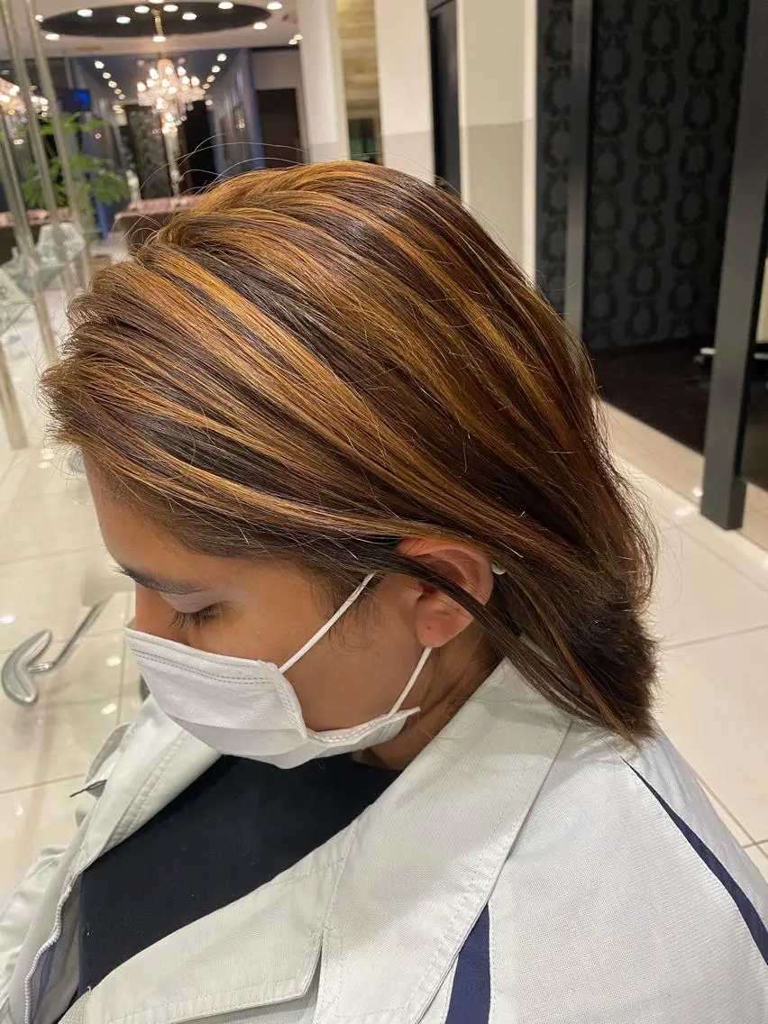 ミディアム 海外カラー白髪ぼかし ティファニーサユリのヘアスタイル