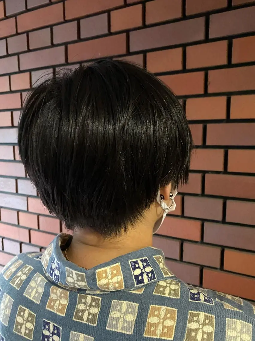 ショート カラー 黒髪 ブルーカラー イルミナカラー ショートヘア 縮毛矯正 カット ヘアカラー トリートメント エイト ウメダのヘアスタイル