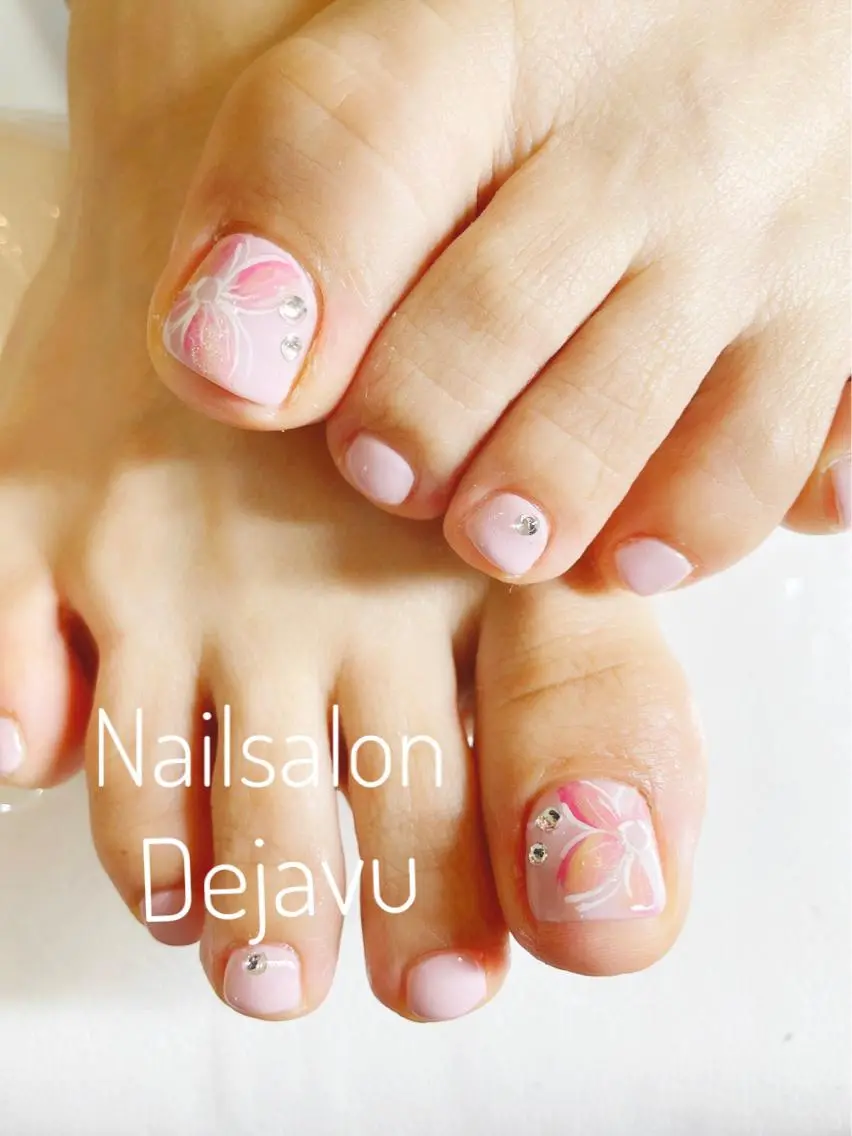 ネイル アートネイル フラワーネイル フットネイル ワンカラーネイル ピンク Nail salon Dejavu 🌿のネイルデザイン