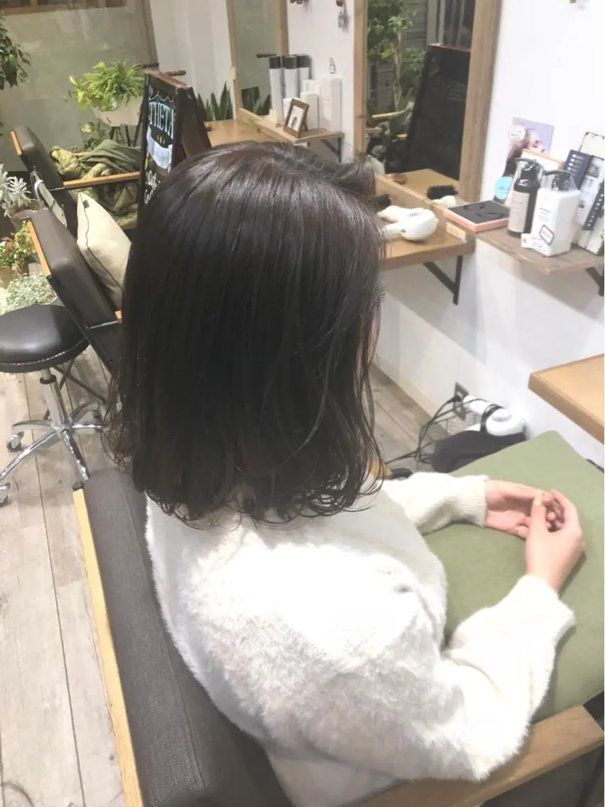 セミロング カラー アッシュ オリーブアッシュ 新宿/顔周りカット +レイヤー=しずく♩のヘアスタイル