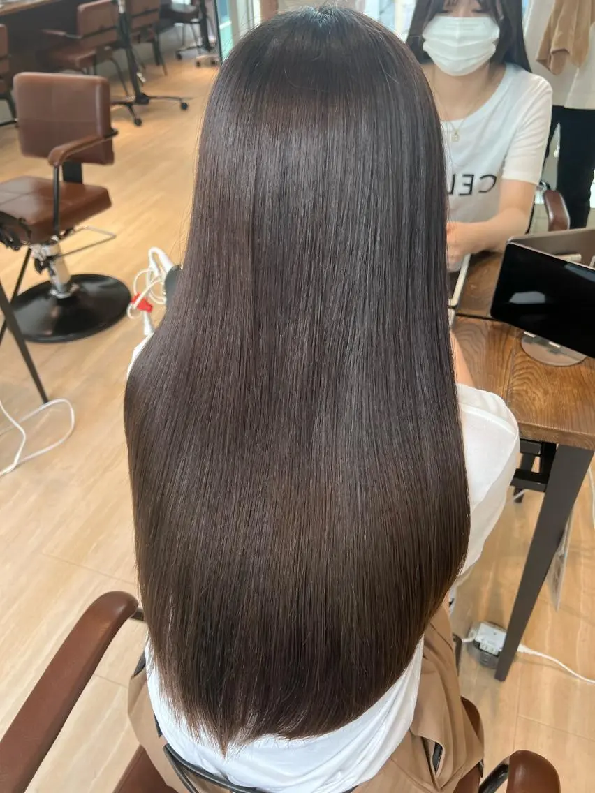 セミロング 早野太陽 ミディアムカットのヘアスタイル