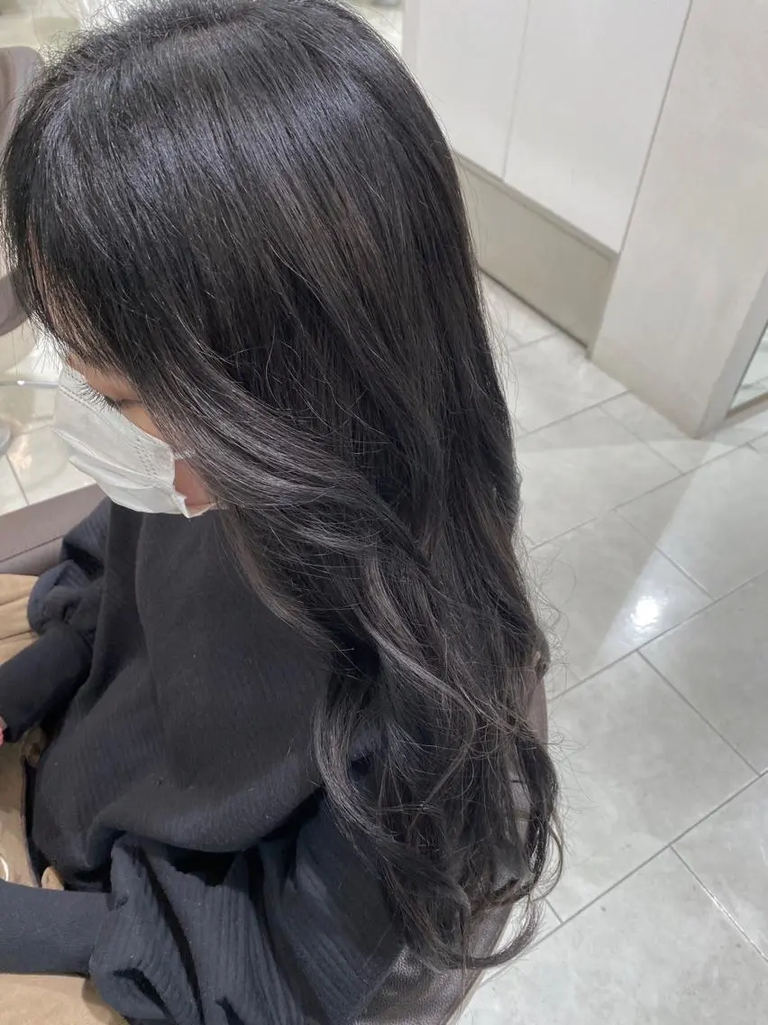 ロング カラー 黒髪 透明感カラー ハイトーンカラー オリーブカラー 縮毛矯正 N°+aero 😊れいか😊のヘアスタイル