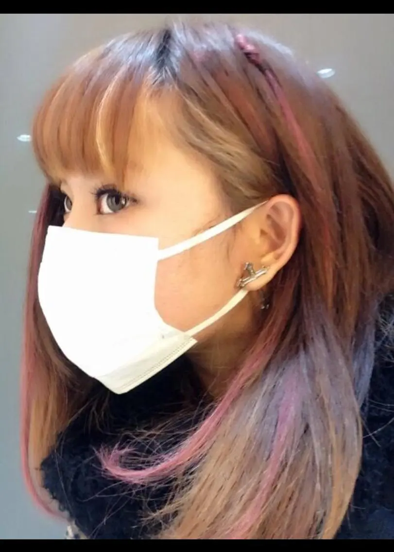 セミロング カラー ハイトーンカラー メッシュ エクステ ヘアカラー ミドウチ アヤカのヘアスタイル