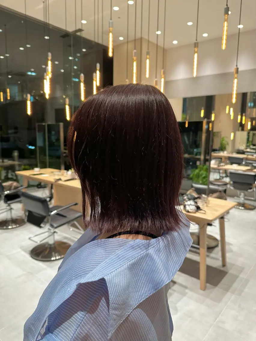 ミディアム カラー ヘアカラー トリートメント ヘッドスパ ヘアセット ミオ💎ショート 透ける暗髪のヘアスタイル