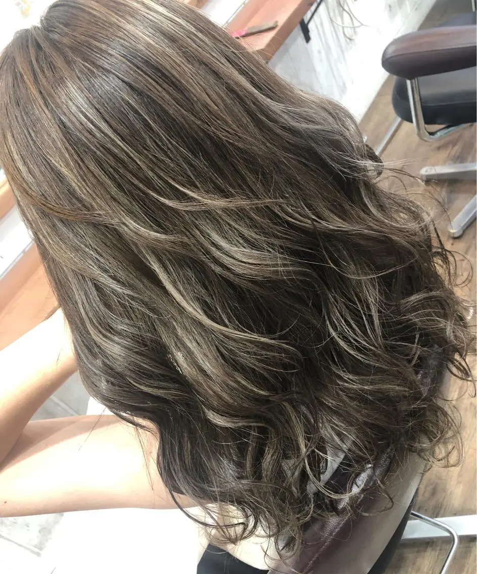 ロング カラー パーマ カット パーマ トリートメント ブリーチ毛縮毛矯正 👑山口のヘアスタイル