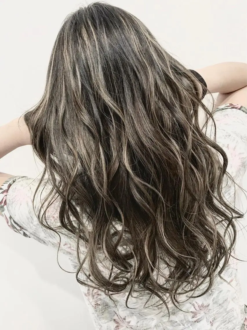 ロング カラー アディクシーカラー アッシュ バレイヤージュ ベージュカラー ブリーチ ヘアカラー トリートメント 髪質改善・艶髪特化 木村侑平のヘアスタイル