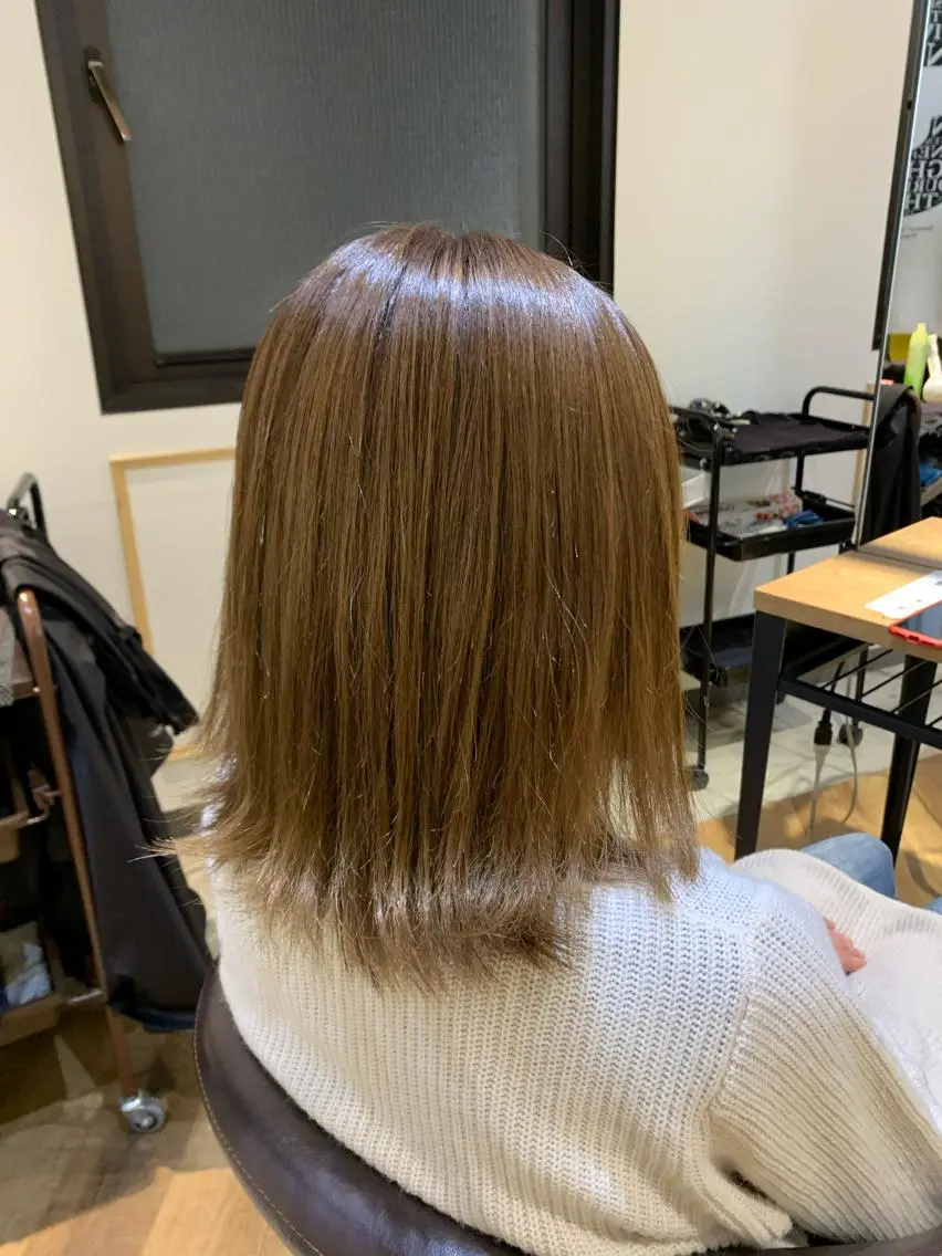 ミディアム カラー ベージュカラー ハイトーンカラー ハイトーンベージュ トクシ ーのヘアスタイル