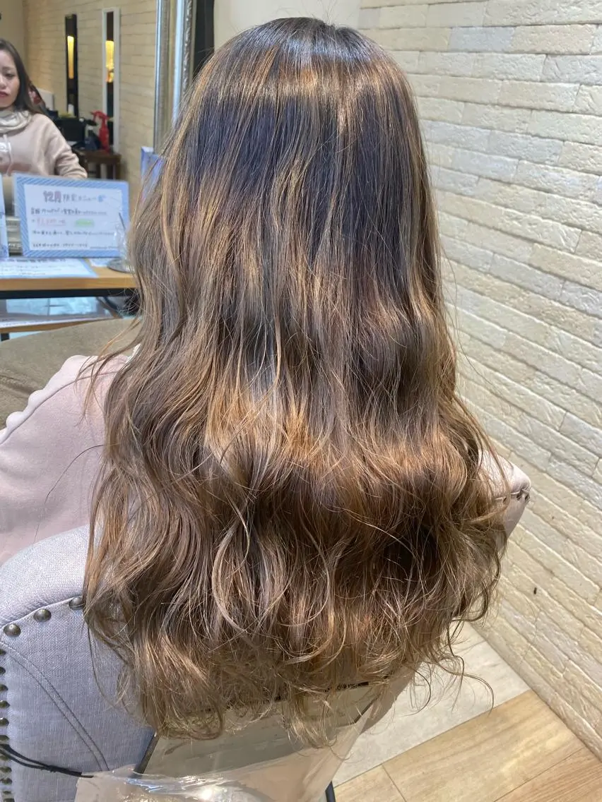 ロング カラー バレイヤージュ レイヤーカット ヘアカラー トリートメント トップスタイリスト/ アユミのヘアスタイル