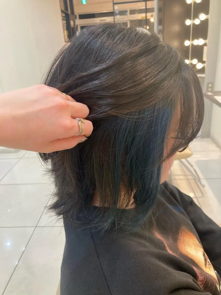 ミディアム カラー ブリーチ 品田 真里のヘアスタイル