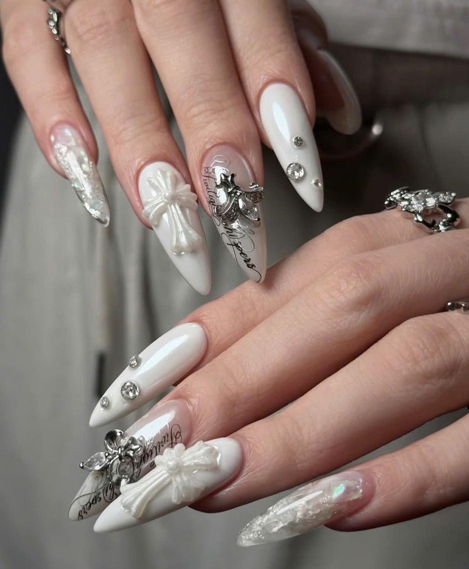 ネイル フレンチネイル ジェルネイル ハロウィン 韓国ネイル マグネットネイル ハンドネイル キノコ H.babynailのネイルデザイン