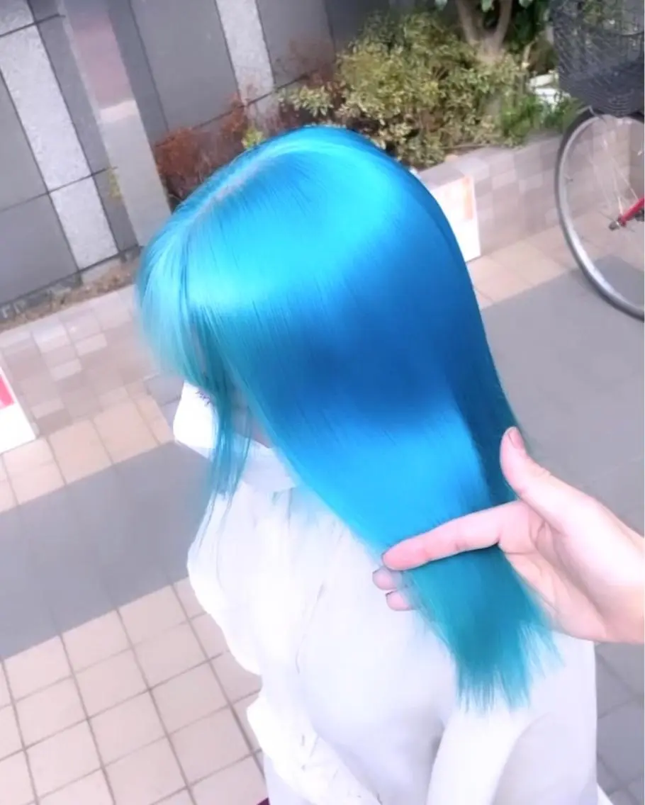 セミロング カラー ブリーチ特化🌈 MANATOのヘアスタイル