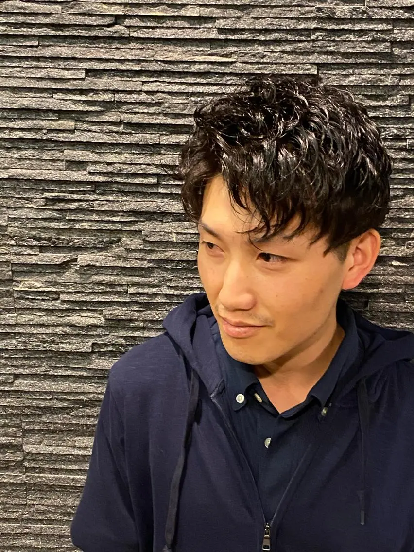 ミディアム パーマ メンズ 岡本 宗士のヘアスタイル