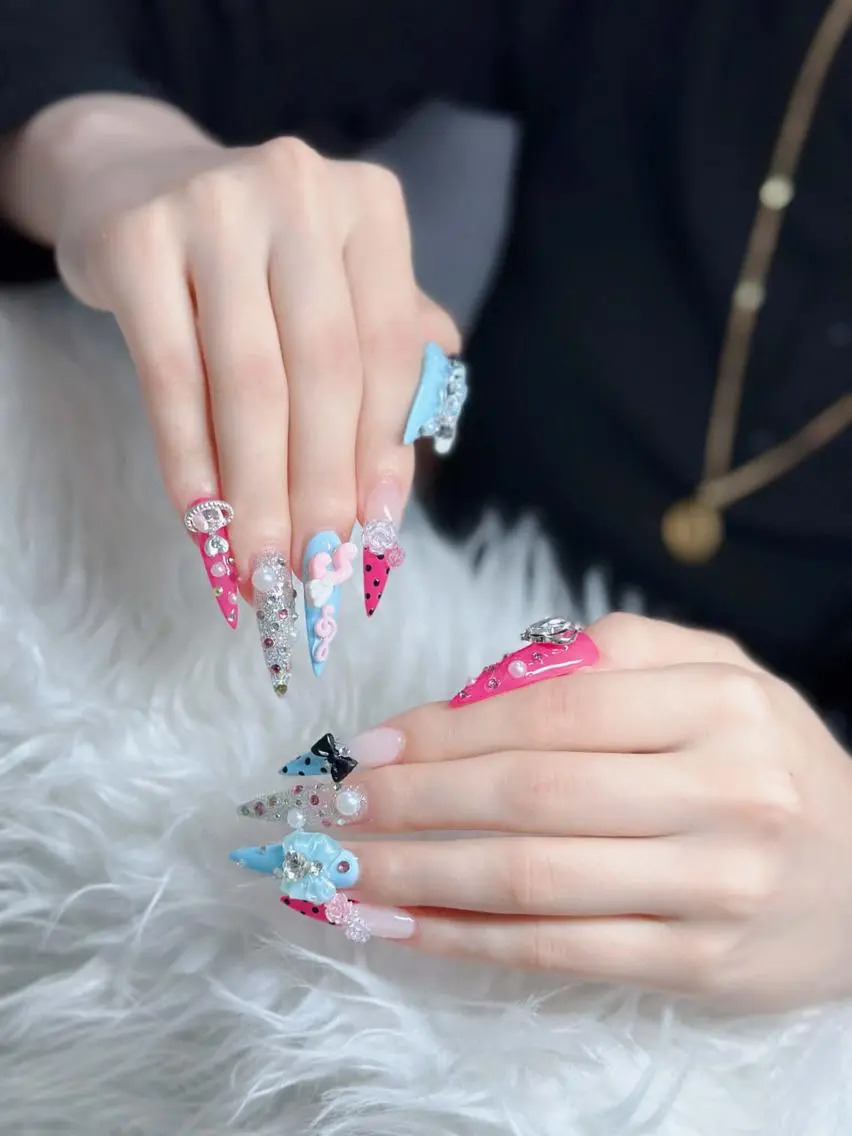 ネイル チークネイル フレンチネイル キラキラネイル 韓国ネイル マグネットネイル ハンドネイル H.baby Nail Salonのネイルデザイン