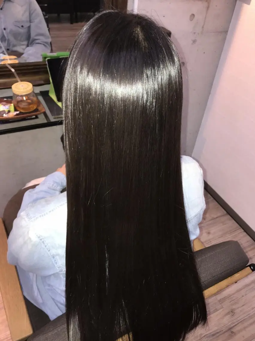 ロング ヘアカラー 平良 めぐのヘアスタイル