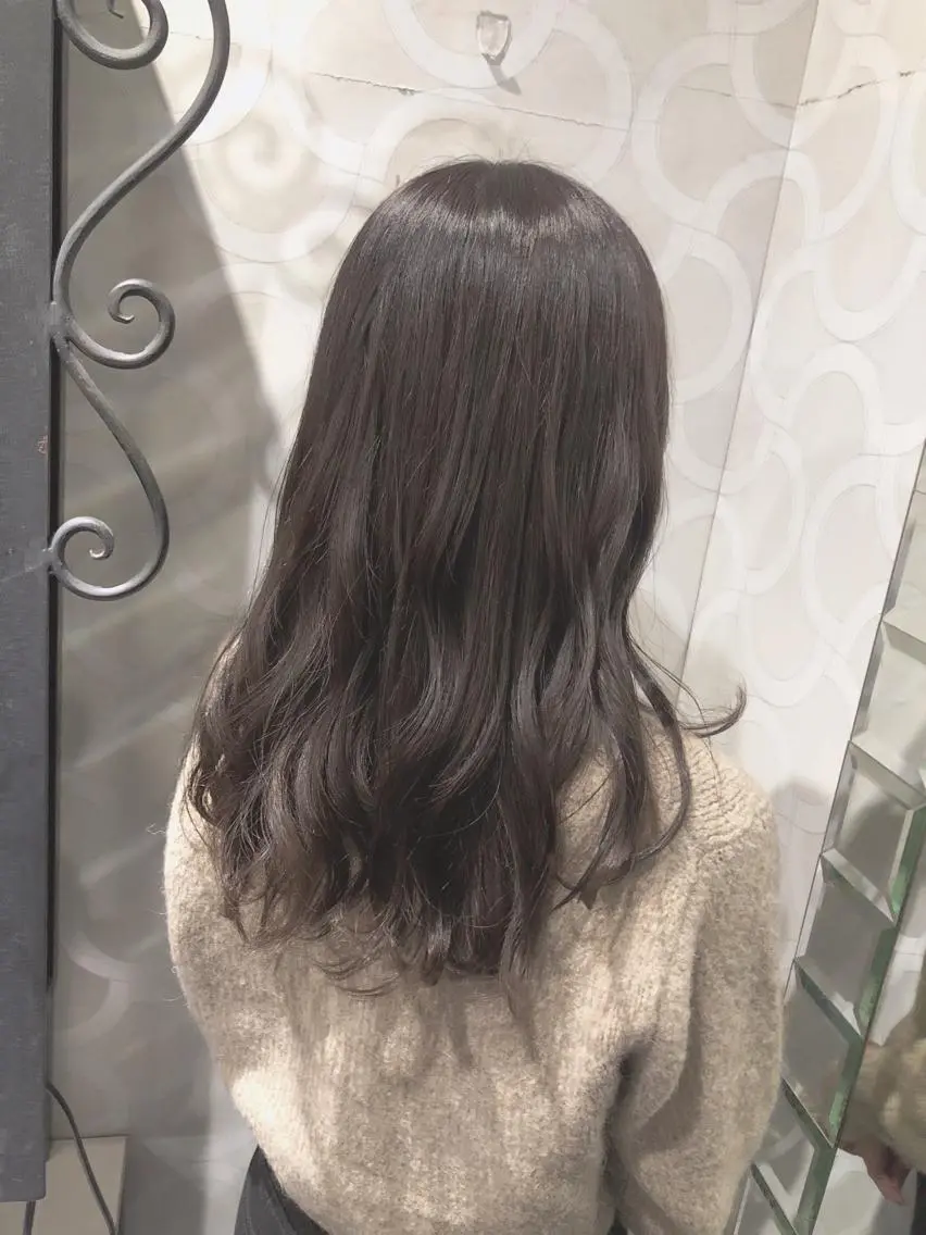 セミロング カラー ベージュカラー ラベンダーカラー ラベンダーベージュ 艶髪 ♡Tomiyaのヘアスタイル