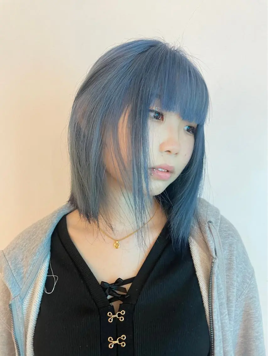 ミディアム カラー 切りっぱなしボブ レイヤー/縮毛矯正のヘアスタイル