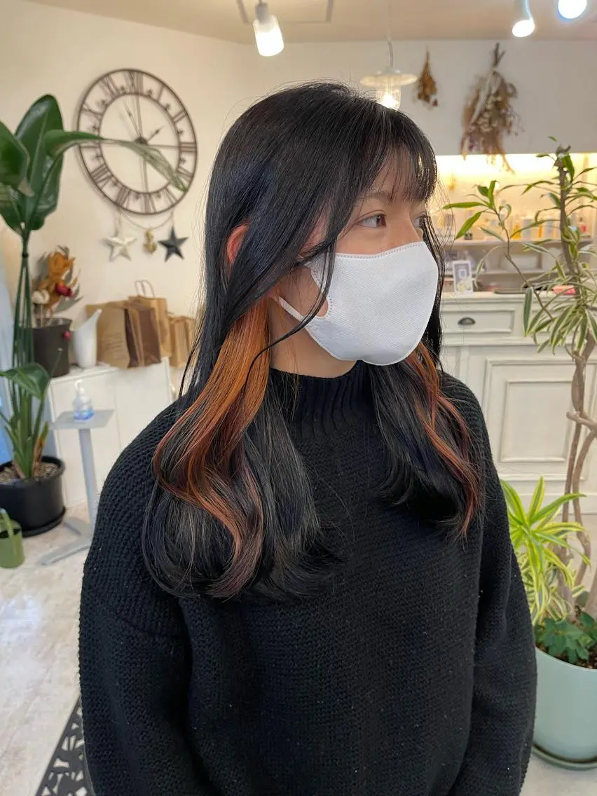 セミロング カラー オレンジ 中堀 遥のヘアスタイル