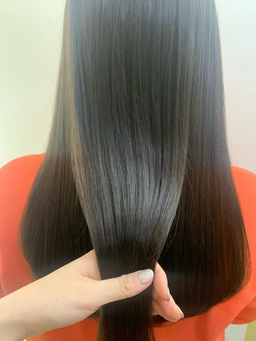 ロング カラー ベージュカラー 透明感カラー シルバー シルバーベージュ hubhair レイヤー/透明感のヘアスタイル
