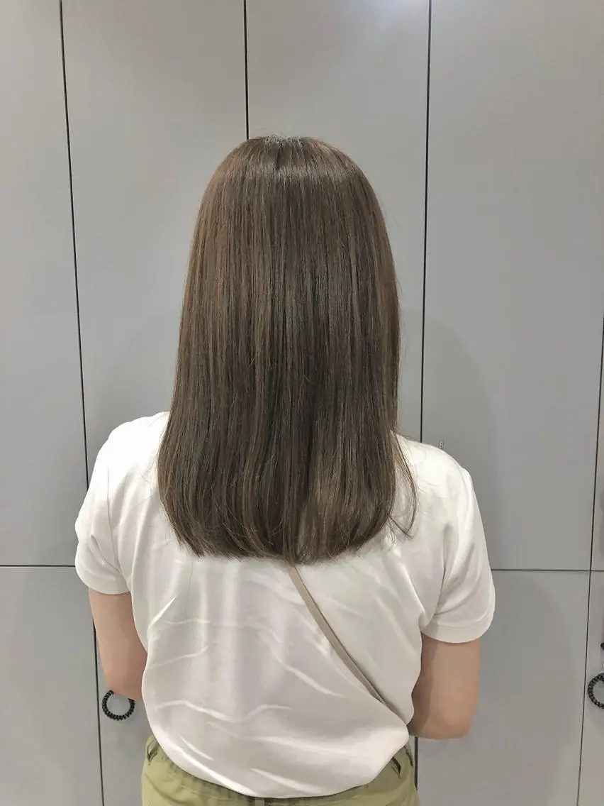 セミロング カット ヘアカラー トリートメント 山本 佳奈のヘアスタイル