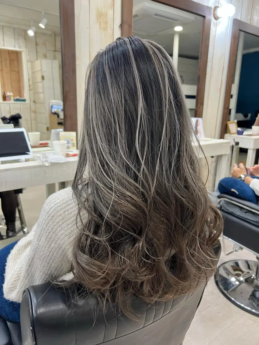 ロング カラー 鷺谷 玲奈のヘアスタイル