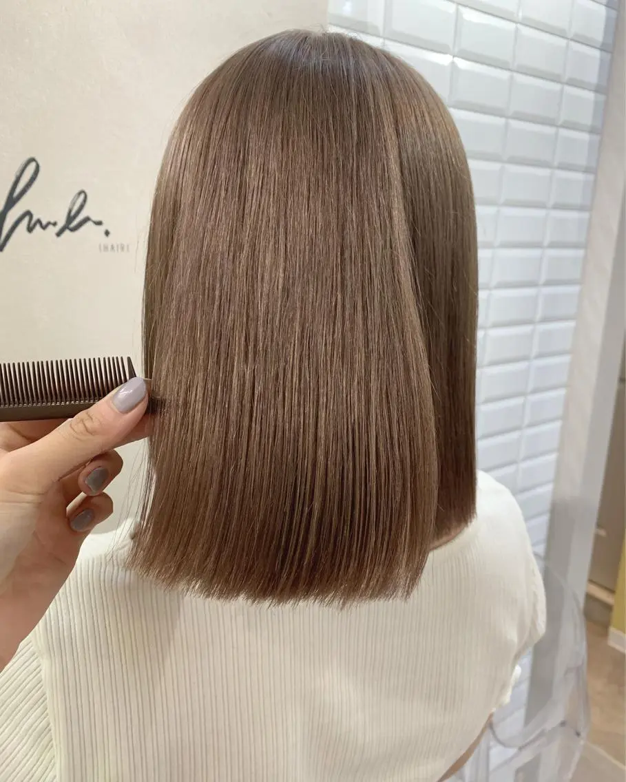 ショート カラー ベージュカラー ブリーチ ミルクティーベージュ カット ヘアカラー トリートメント hubhair レイヤー/透明感のヘアスタイル