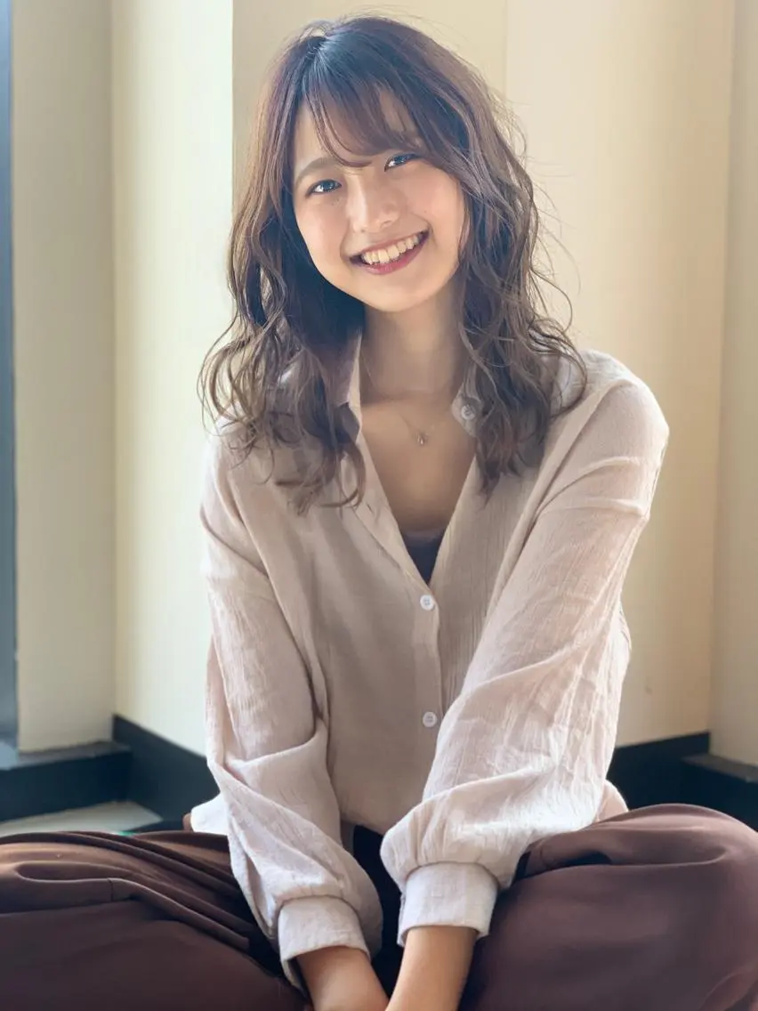 セミロング カラー パーマ ヘアアレンジ セミロングパーマ アクアカラー ダブルカラー グラデーションカラー ハイライトカラー トリートメント Luana / 公式 / 大通のヘアスタイル
