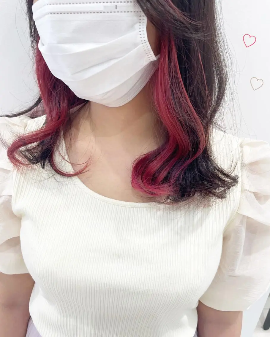 ミディアム カラー シールエクステ インナーカラー レッドカラー エクステ 新宿駅近♡個室 ♡関口三都季🌜のヘアスタイル