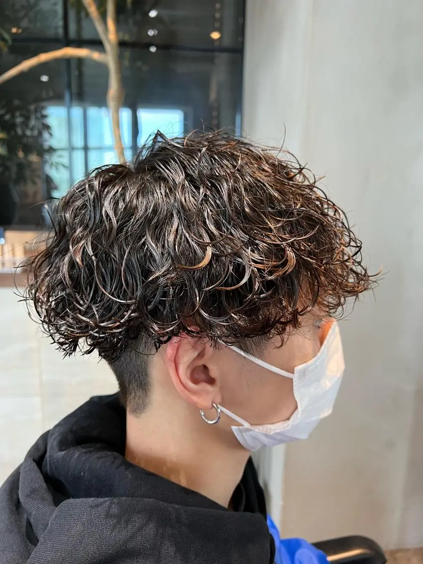 ショート パーマ メンズ カット パーマ トリートメント 波巻きスパイラルパー マ/シャドウパーマ駿のヘアスタイル