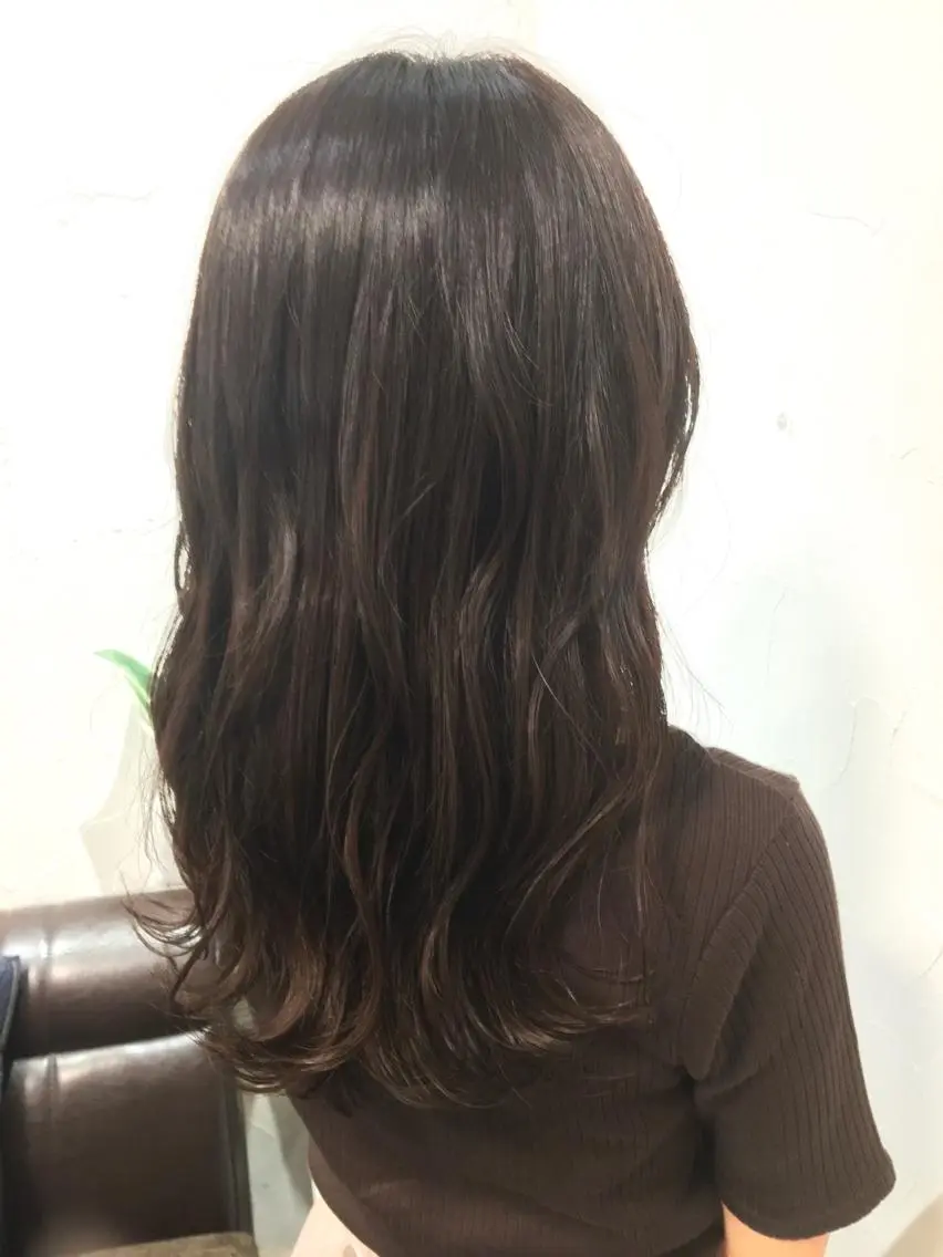 セミロング 鈴木 咲輝のヘアスタイル