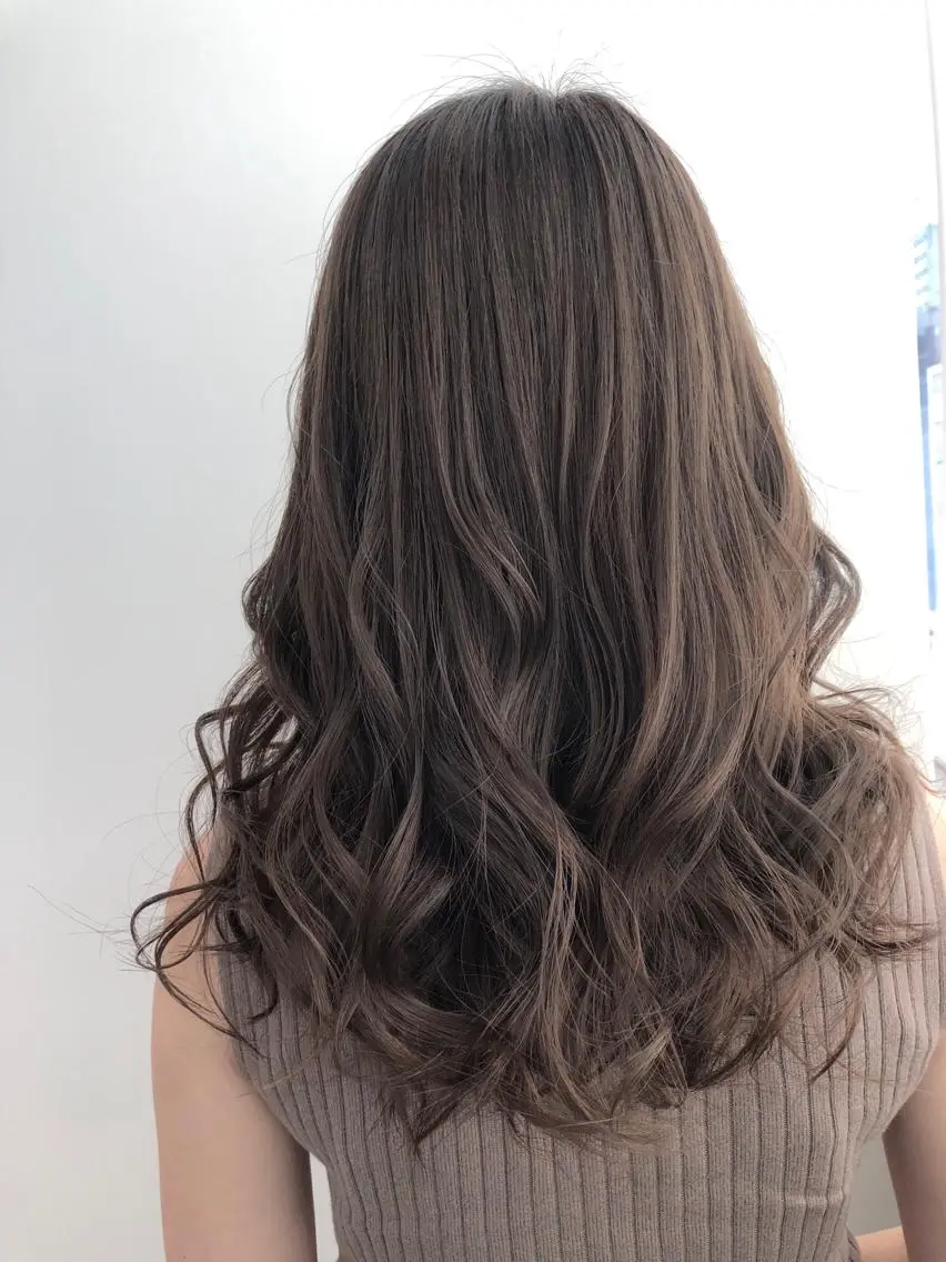 セミロング カラー エドルカラー グレージュ ハイライトカラー ハイライト 【透明感、艶髪】西村 有司のヘアスタイル
