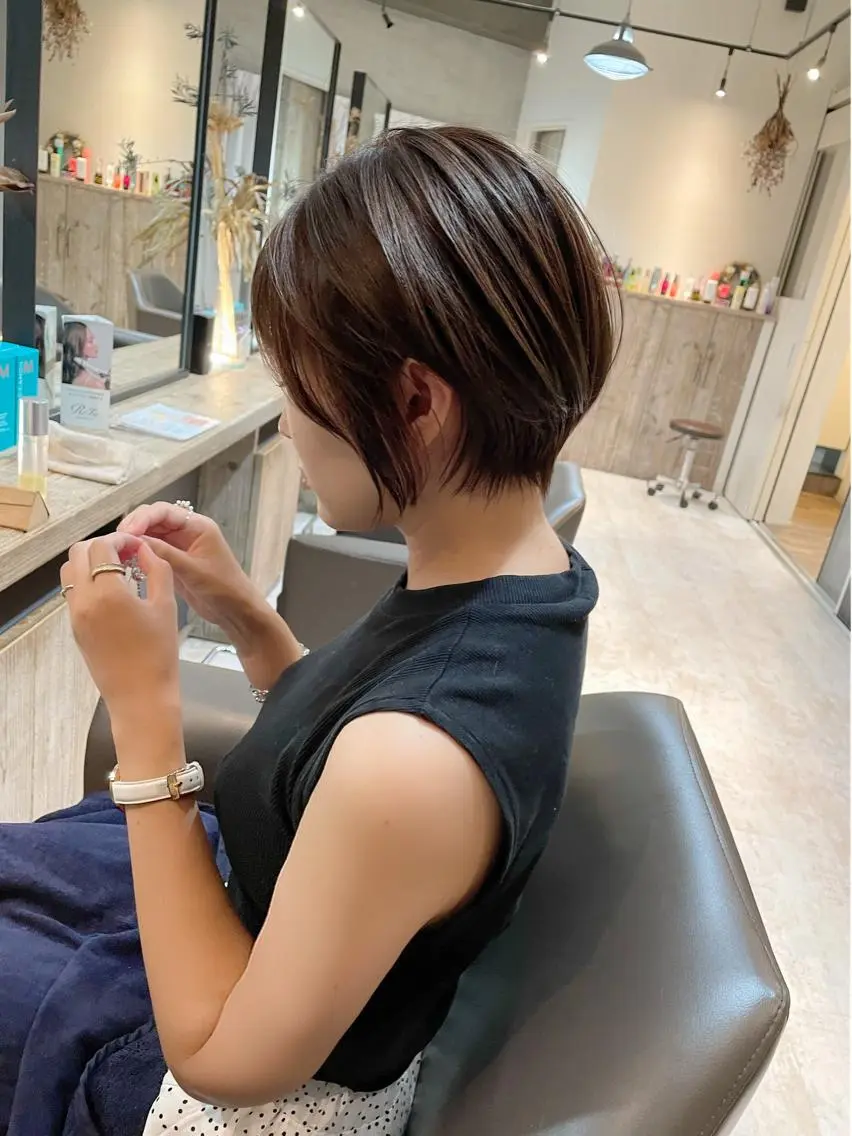 ショート 丸みショート ボブ 髪質改善 韓国風ヘア シースルーバング カット ヘアカラー トリートメント 🌹ハッシュカット、 レイヤー韓国ヘア🌹のヘアスタイル