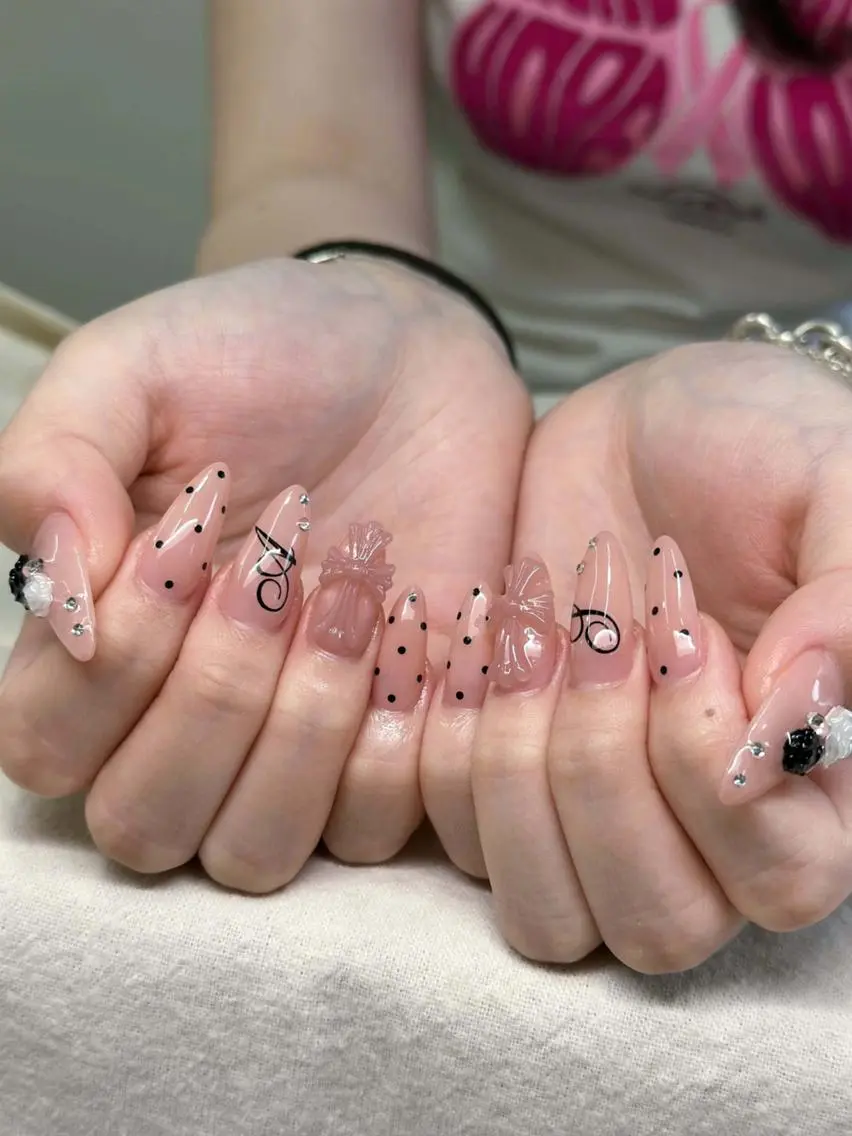 ネイル オーロラネイル ブルー チークネイル フットネイル フレンチネイル ハンドネイル NAILS168 池袋西口駅前店のネイルデザイン