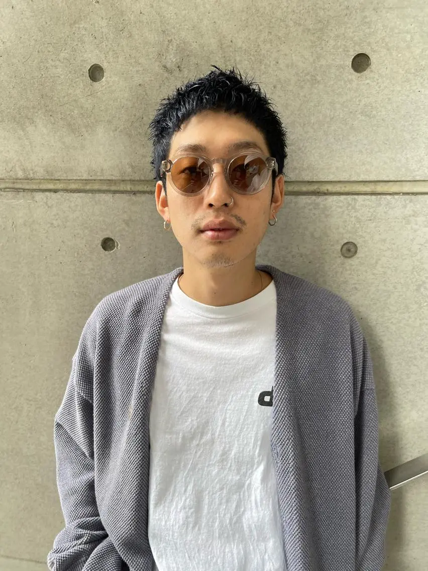 カラー メンズ 顔まわりレイヤー デザインカットのヘアスタイル