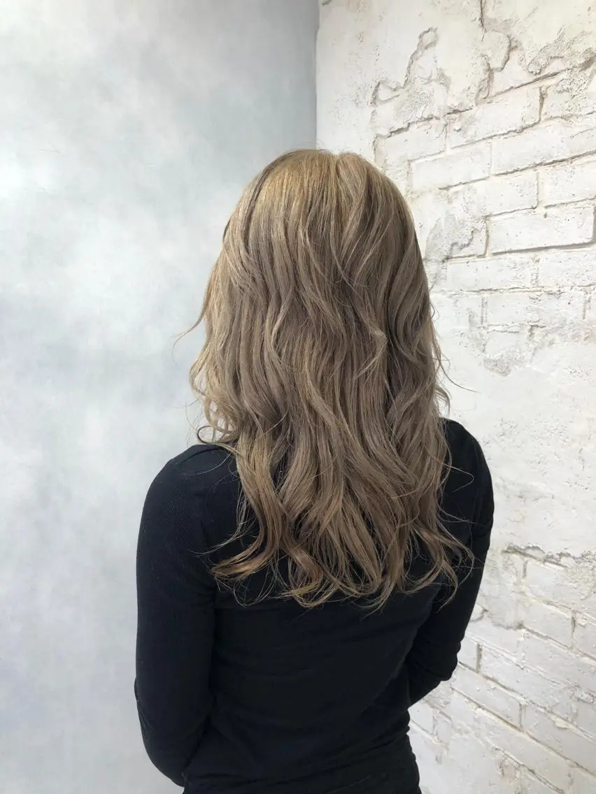 セミロング カラー バレイヤージュ ブリーチ ケアブリーチ ダブルカラー ハイライトカラー welring hair salonのヘアスタイル