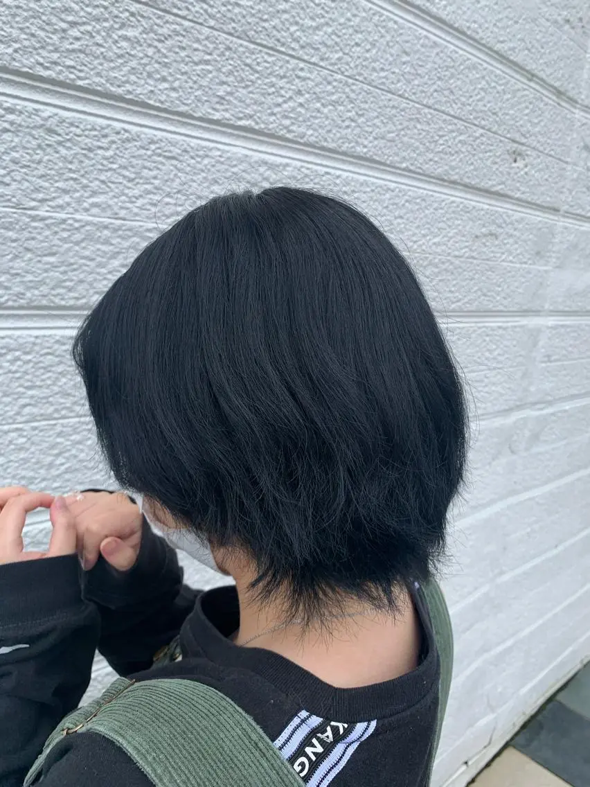 カラー 黒髪 ブリーチ ブルーカラー ブルーブラック ブリーチなしカラー ヘアカラー 野口 竜矢のヘアスタイル