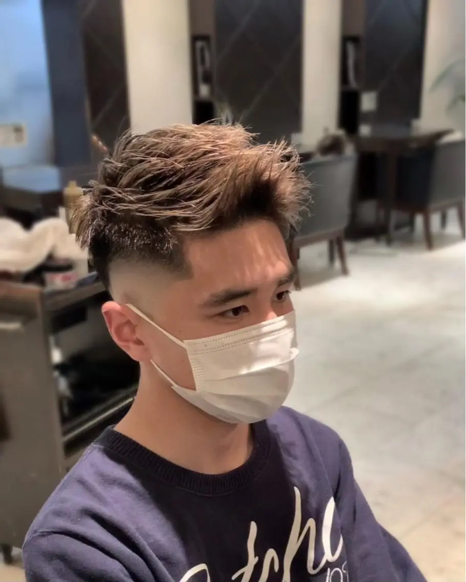 カラー メンズ フェードカット メンズハイトーン スキンフェード ハイトーンカラー カット ヘアカラー トリートメント メンズ専門 井藤 雅也のヘアスタイル