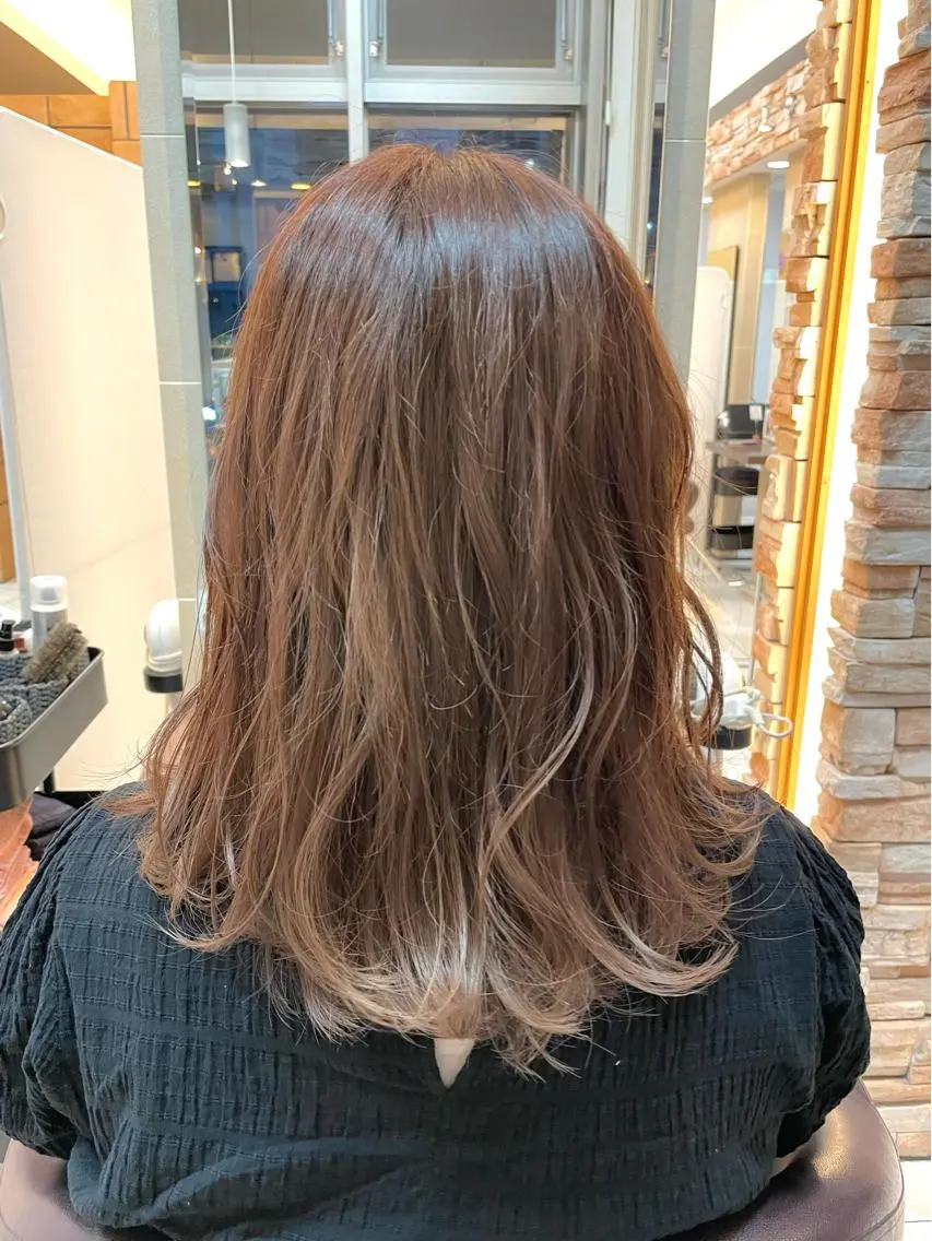 セミロング ヘアカラー 新籾 尚哉のヘアスタイル