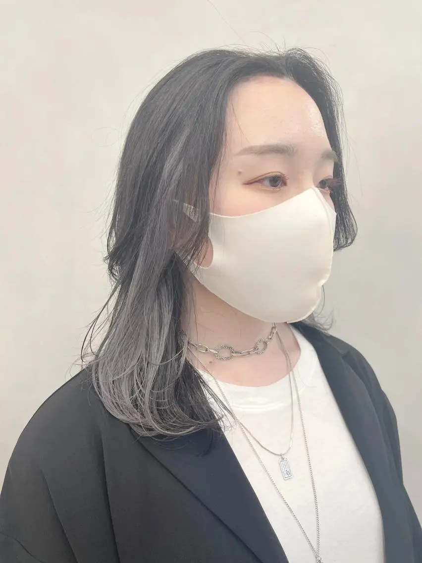 セミロング カラー ブリーチ シルバー ウルフカット カット ヘアカラー トリートメント 🦋レイヤーカット ミドリカワ🦋のヘアスタイル