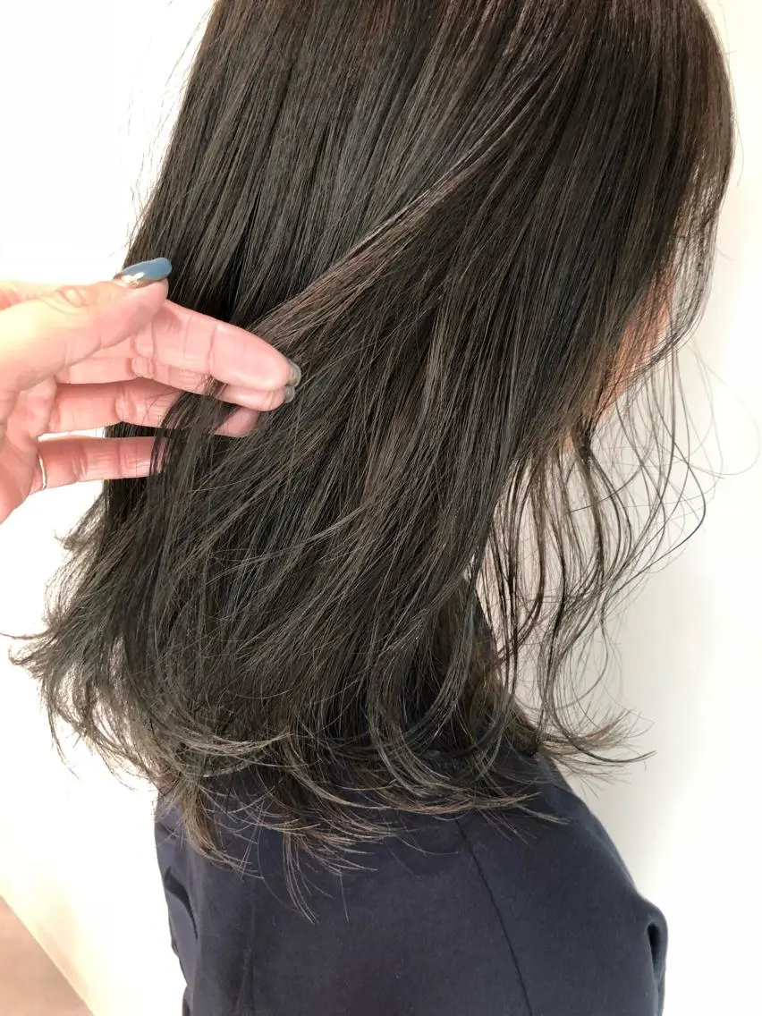 ミディアム カラー アッシュ ブルーカラー ハイライトカラー ハイライト カット ヘアカラー トリートメント scene. haraのヘアスタイル