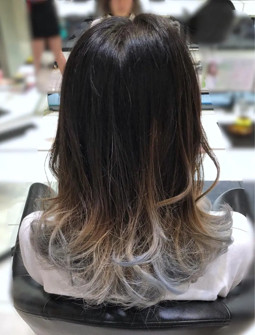 ロング カラー ブリーチ グラデーションカラー シルバー ✨髪質改善✨ 田西　基彦のヘアスタイル