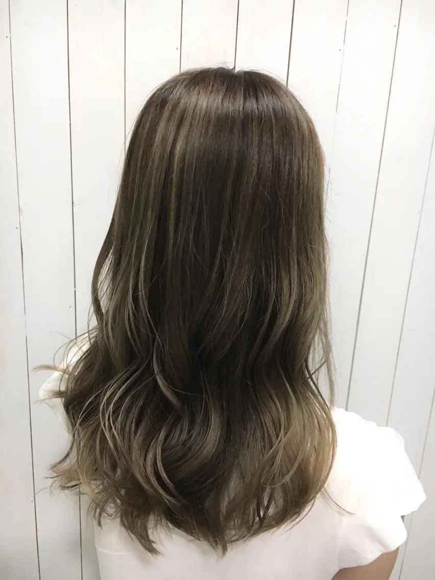 ミディアム カラー アッシュ ハイライトカラー ハイライト 山田 守のヘアスタイル