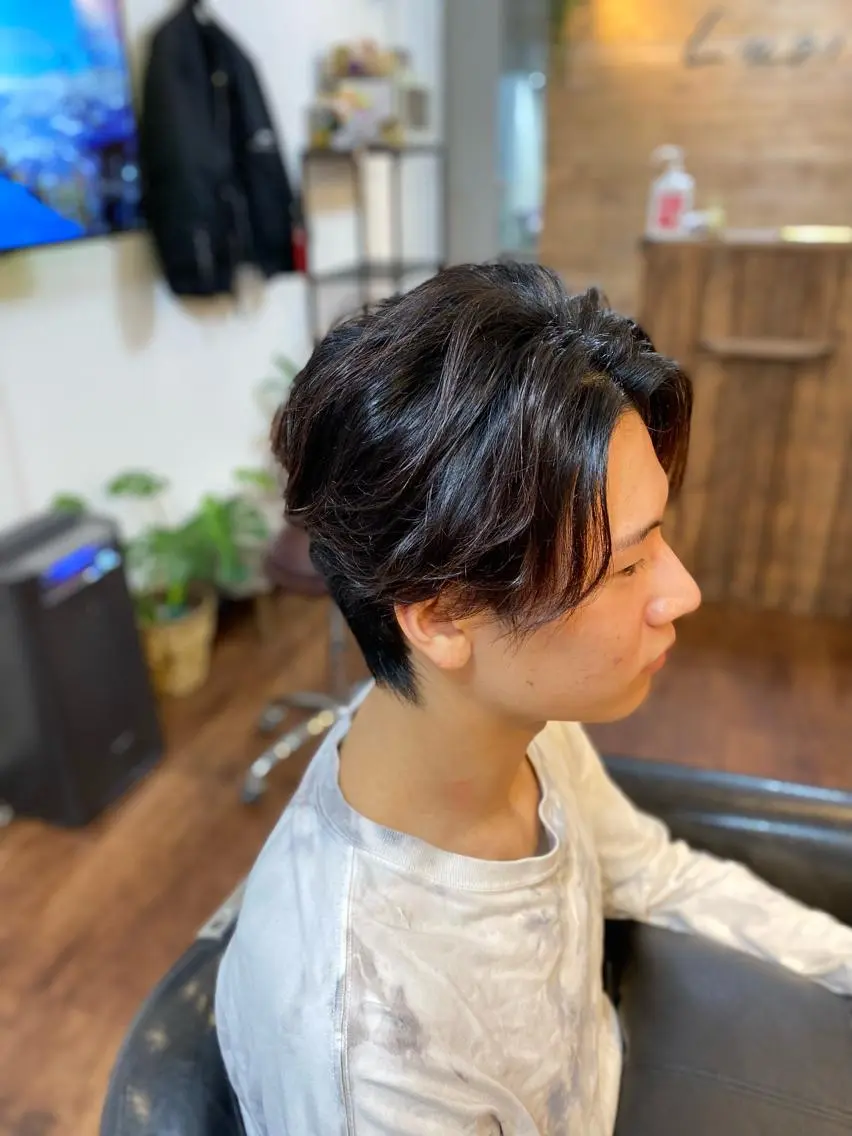 ミディアム メンズ センターパート メンズ韓国風 韓国マッシュ マッシュウルフ マッシュ カット Luzir⭐︎ GEN⭐︎のヘアスタイル