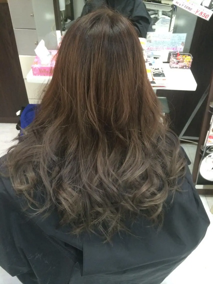 ロング カラー パーマ ヘアアレンジ ハイトーン Arphyのヘアスタイル