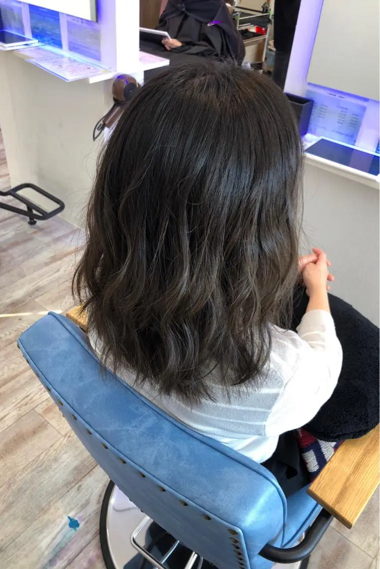 ミディアム カラー グラデーションカラー 白井 つづりのヘアスタイル