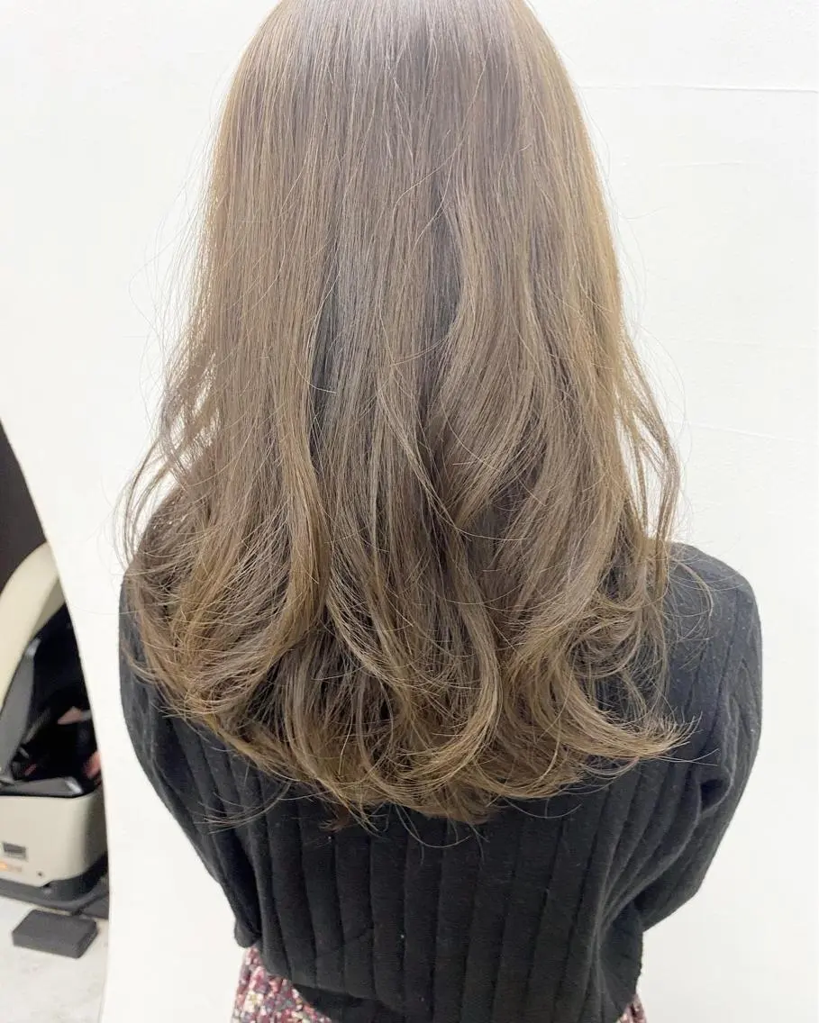 セミロング レイヤーカット 岩崎 仁美のヘアスタイル